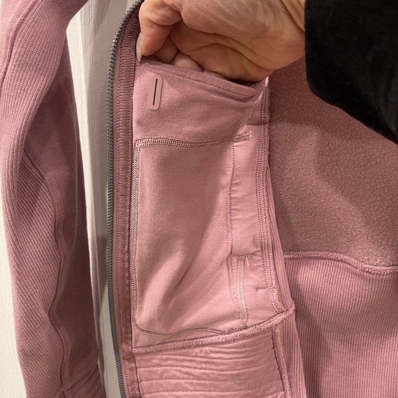 Lululemon women’s Dusty Pink Radiant Jacket in size US 2 - Picture 7 of 7